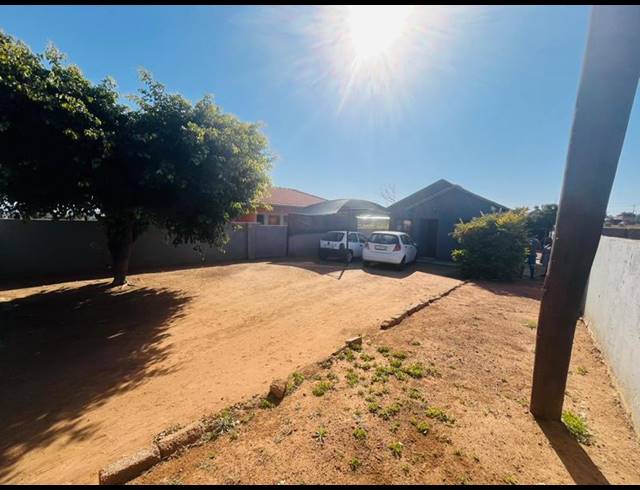 2 BEDROOM HOUSE FOR SALE IN MABOPANE UNIT S